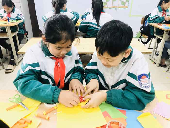 Đoàn kết làm việc nhóm nhỏ